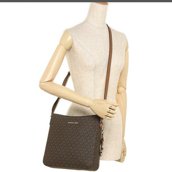 Michael Kors LG MESSENGER Crossbody BROWN - Picture 6 of 8
